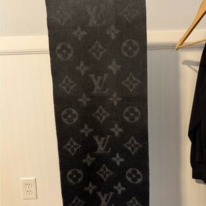 Louis Vuitton Gray Monogram Scarf